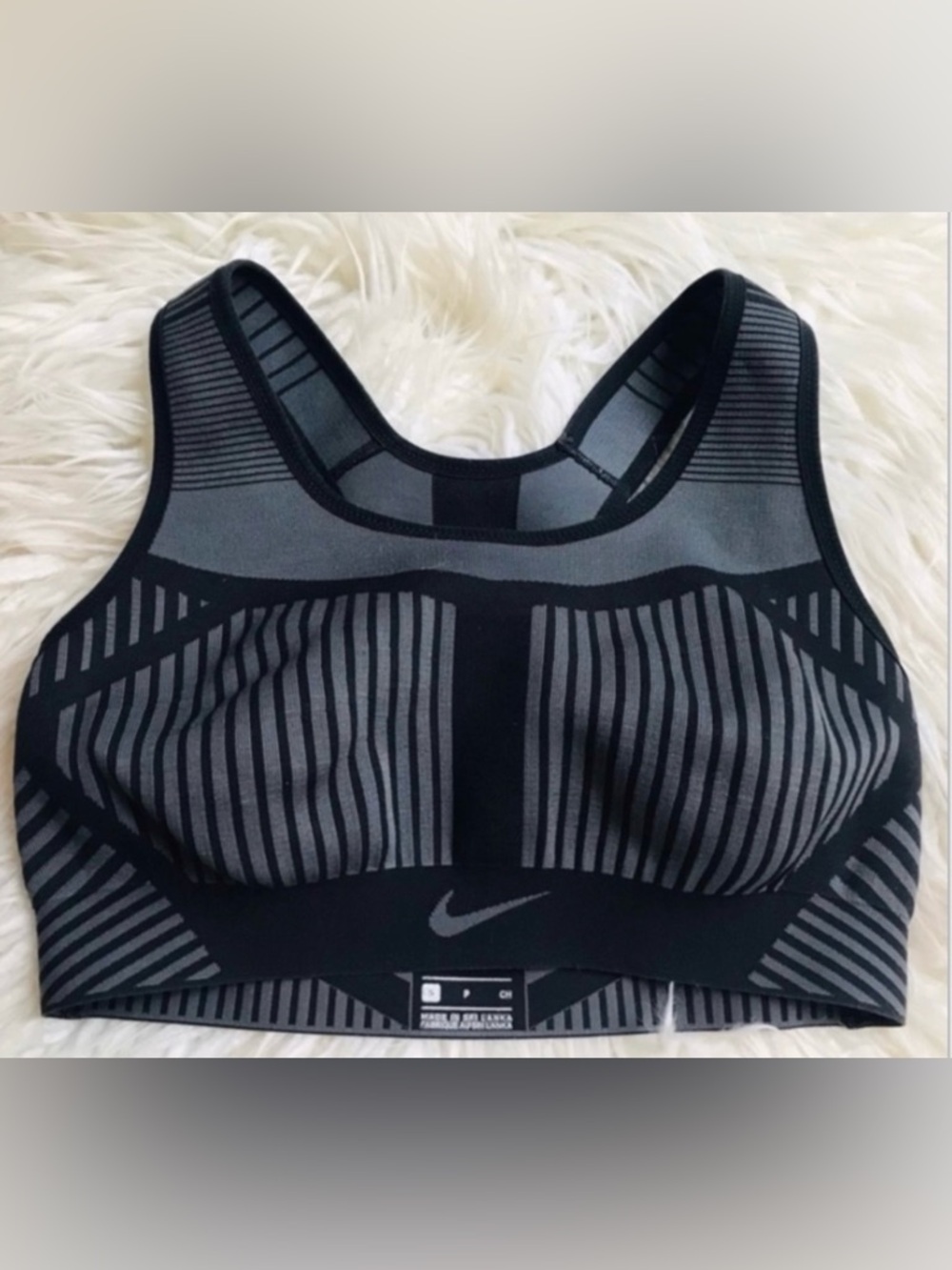 Nike FE/NOM Flyknit High Support Sports Bra Gray Black Size Small